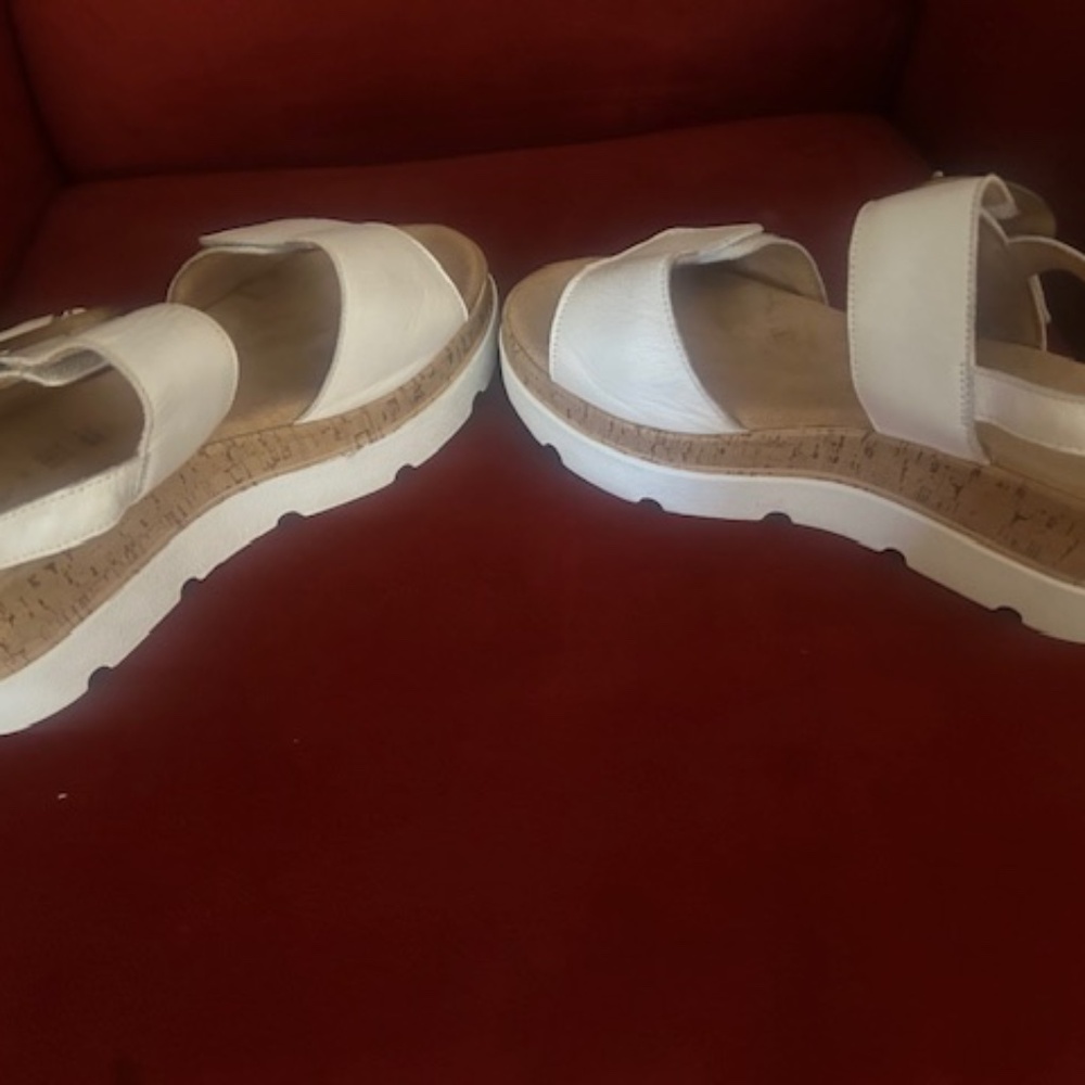 Spring Step Sandals - Picture 5 of 8